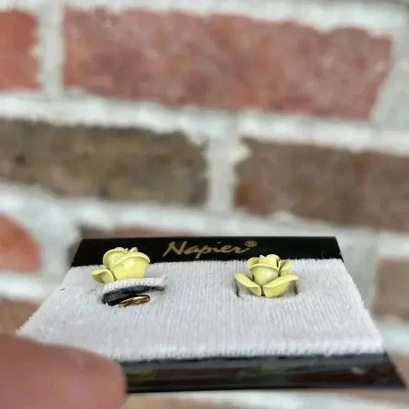 Vintage NAPIER Yellow Rose Pierced Earrings NEW Steel Posts - Picture 3 of 3